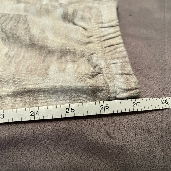 |2 for $30| Gap - Tan, Cream, and White Camouflage Joggers - Picture 2 of 8